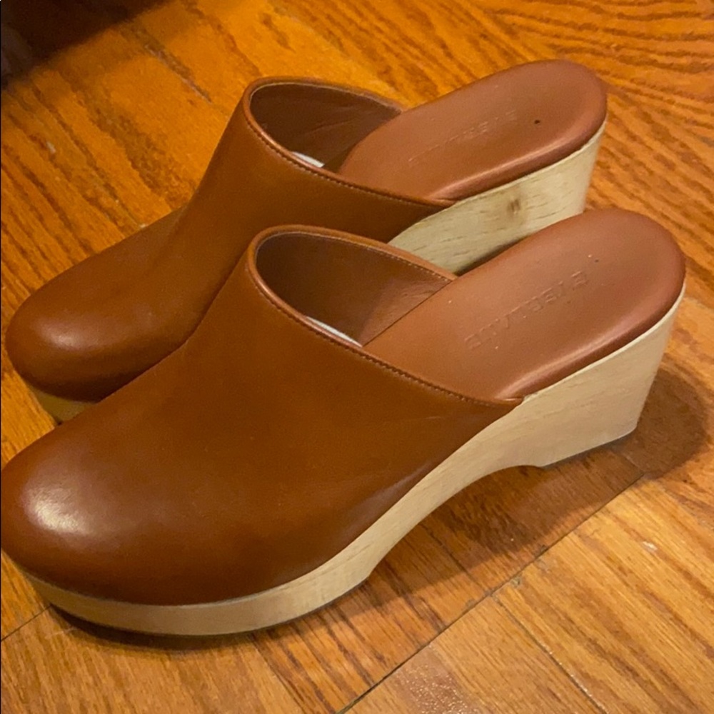 Everlane Clogs in Cognac
